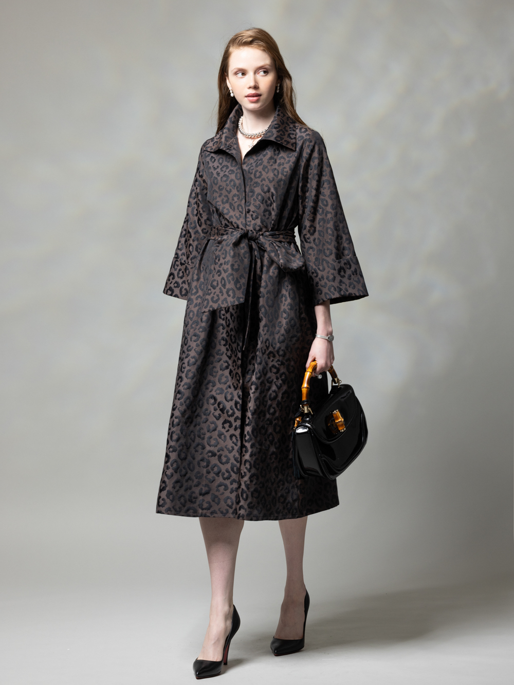 ファー付きダークグレー長袖スーツ上下　レジーナロマンティコ 2024 FALL WINTER COLLECTION