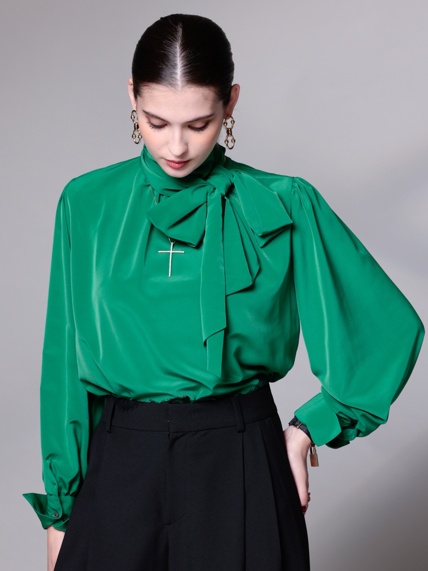 カラーブラウス