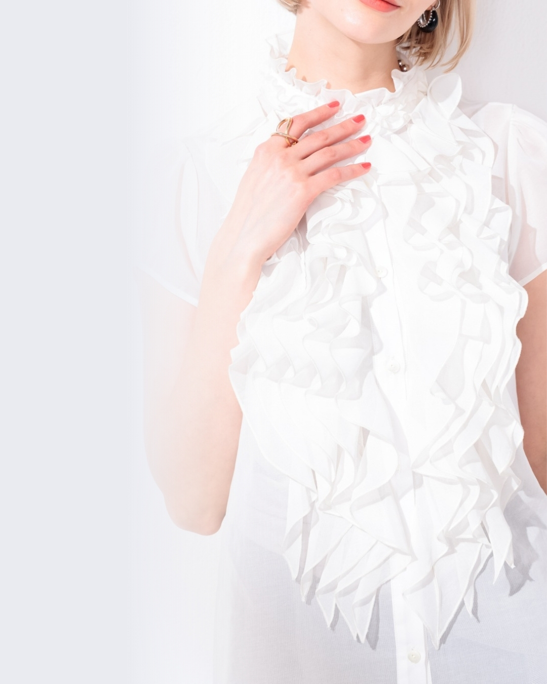 Bridgetブラウス着用