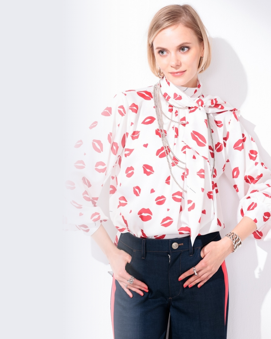 リップブラウス着用