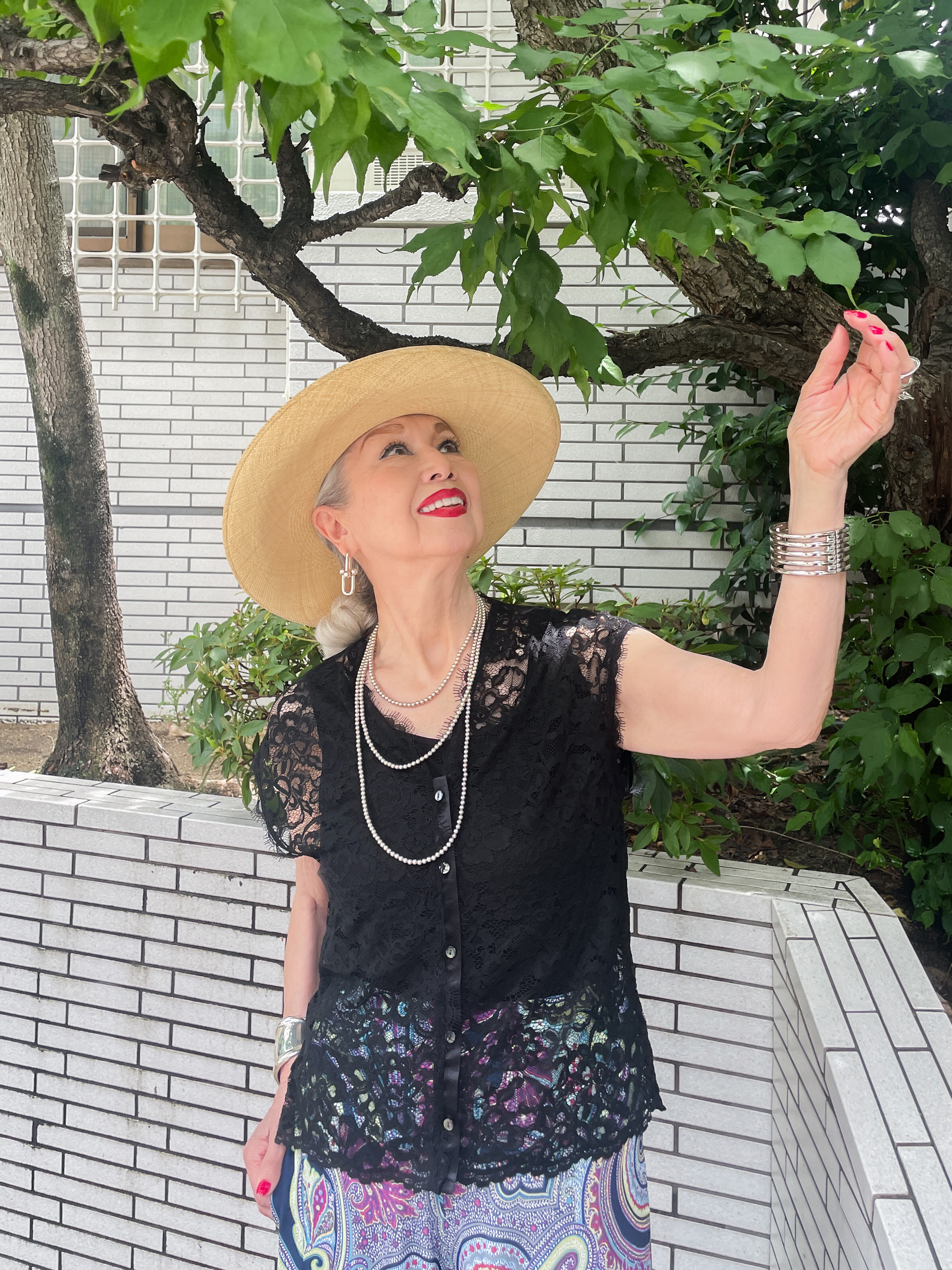 ペイズリー柄とブラックレースを重ねたスタイル（1/4）