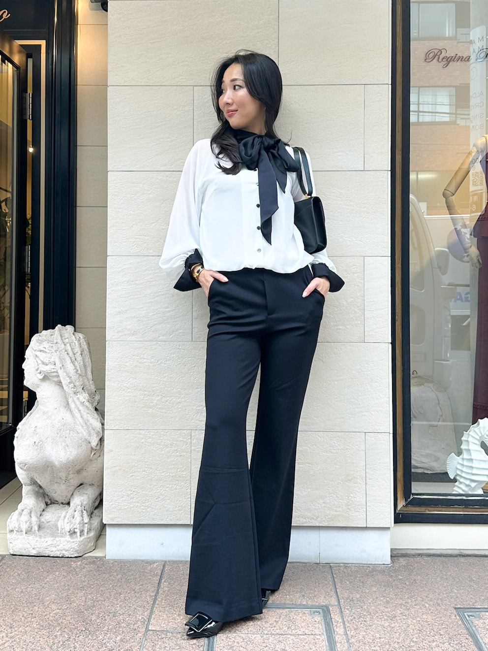 バイカラーシフォンブラウス×ブーツカットパンツ 1