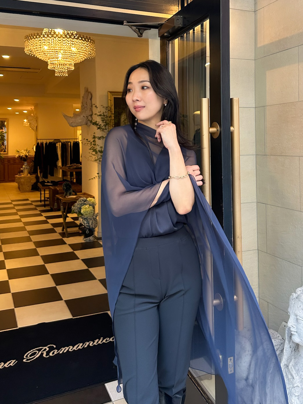 シアケープ〈ネイビー〉 着用イメージ1