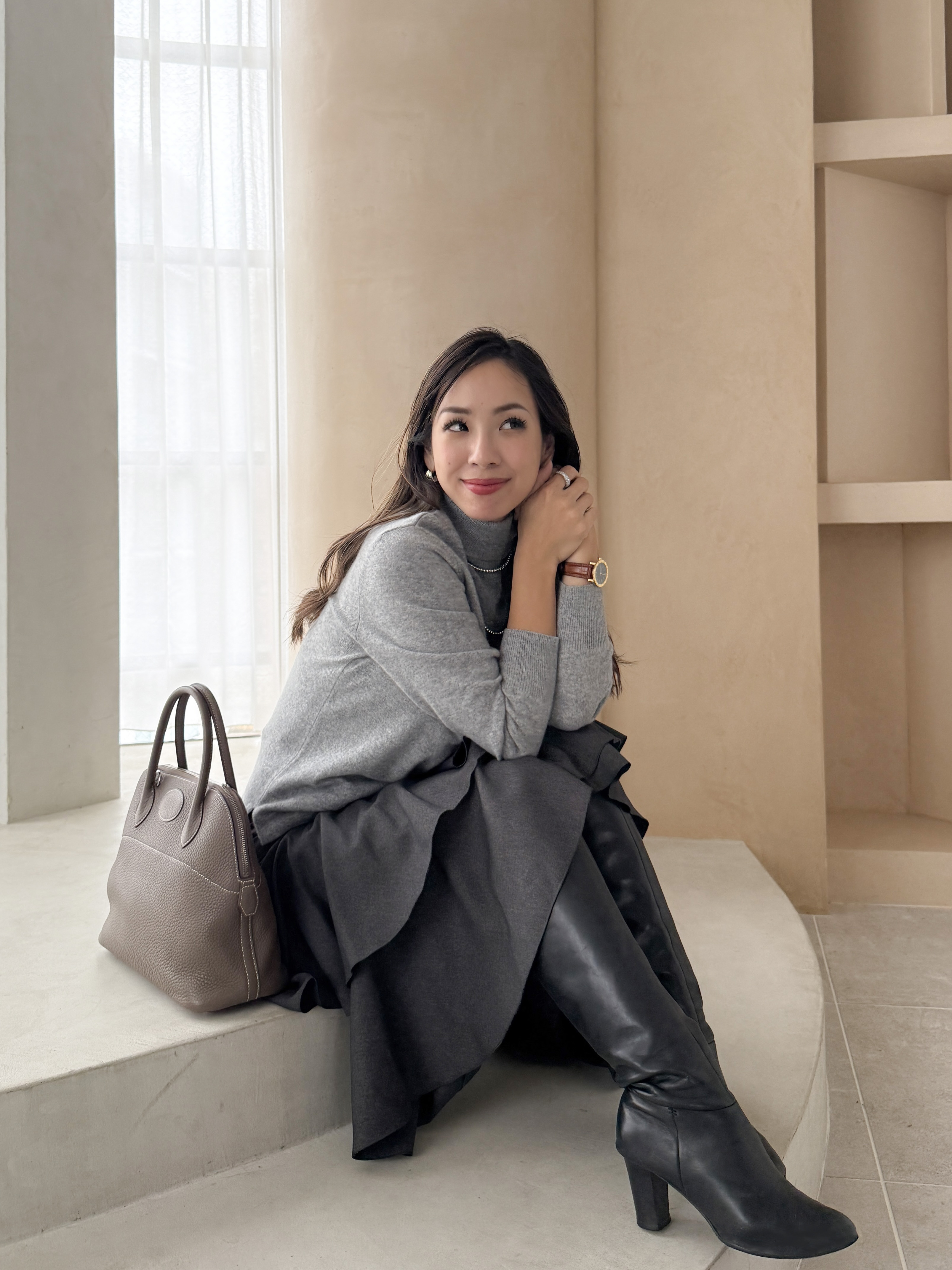 PETITE STYLE 10月第二弾。グレーのニットとフリルスカートの着こなし
