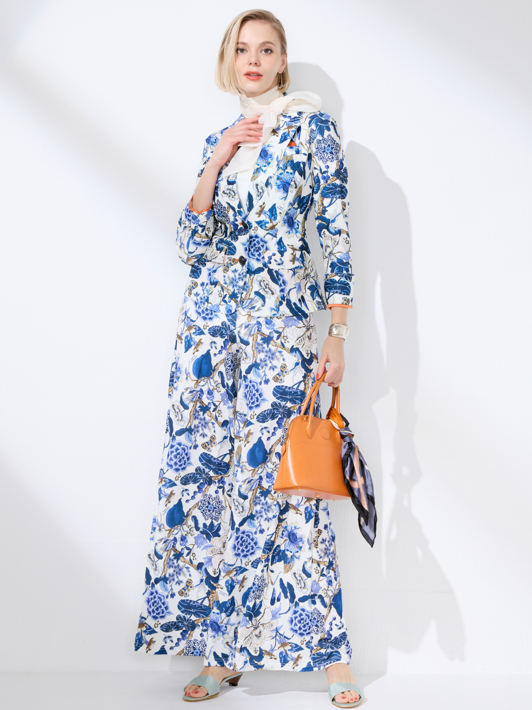 LOOK 01